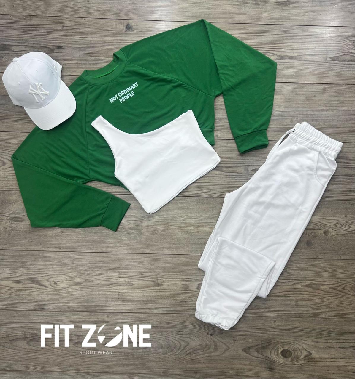 Mujer con conjunto deportivo crop, jogger y buzo de algodón de Fit Zone, vista frontal