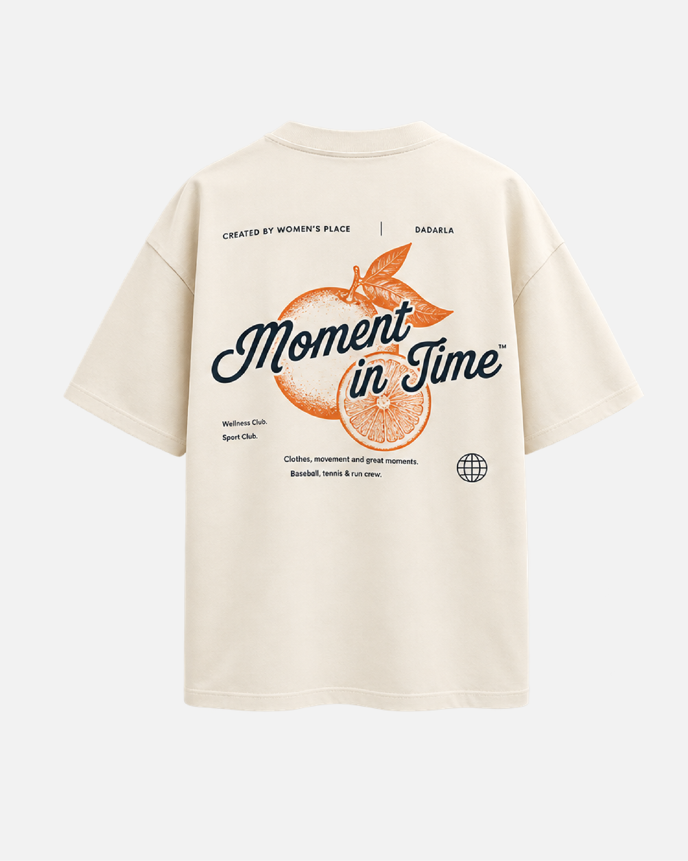 Mujer con camiseta oversize a Moment In Time de Fit Zone, vista frontal