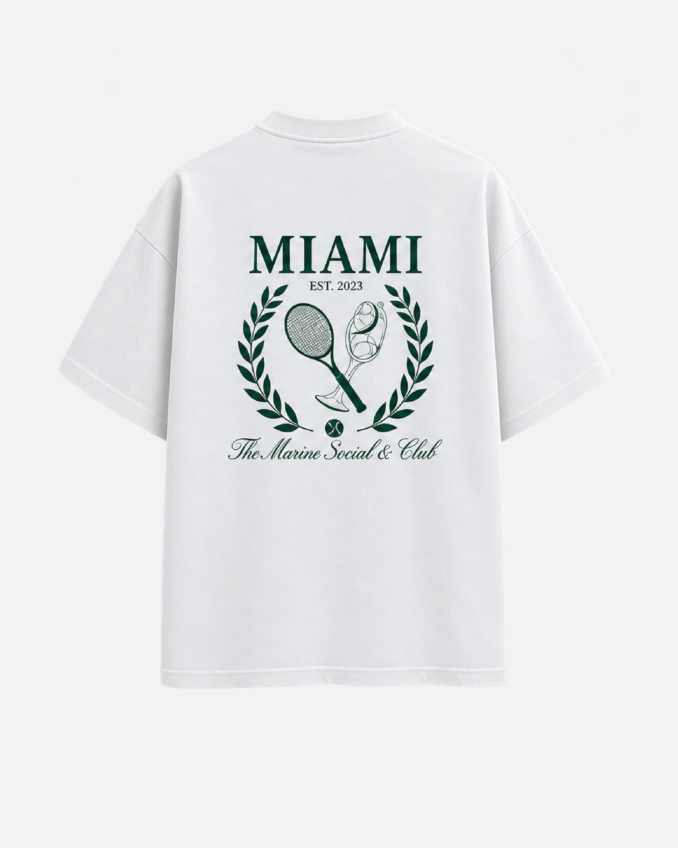 Mujer con camiseta oversize Miami de Fit Zone, vista frontal