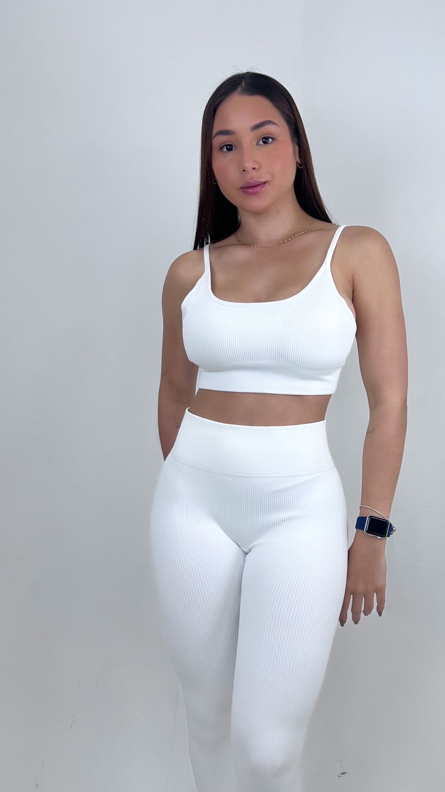 Mujer con leggings deportivos acanalado de Fit Zone, vista frontal